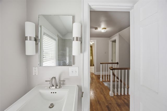 335 Forest Drive SE, Cedar Rapids, IA 52403