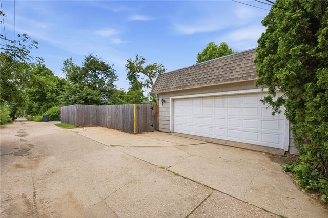 335 Forest Drive SE, Cedar Rapids, IA 52403