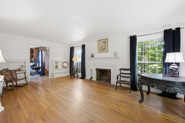 335 Forest Drive SE, Cedar Rapids, IA 52403
