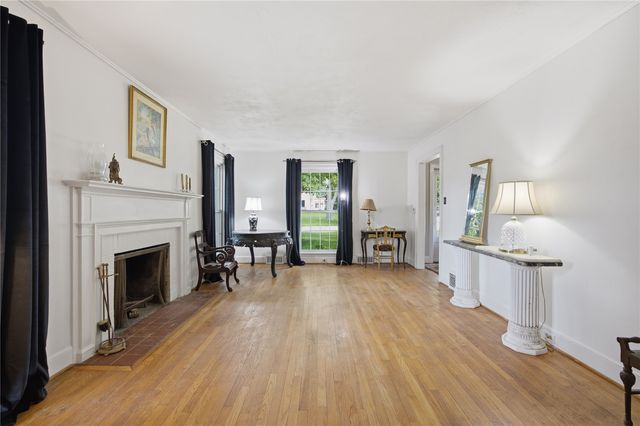 335 Forest Drive SE, Cedar Rapids, IA 52403