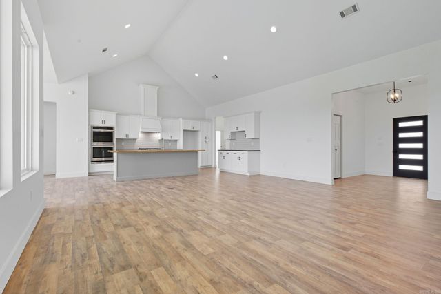 7452 Northwood Dr, Benton, AR 72019