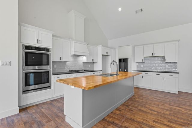 7452 Northwood Dr, Benton, AR 72019