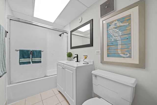 850 Des Plaines Avenue 207, Forest Park, IL 60130