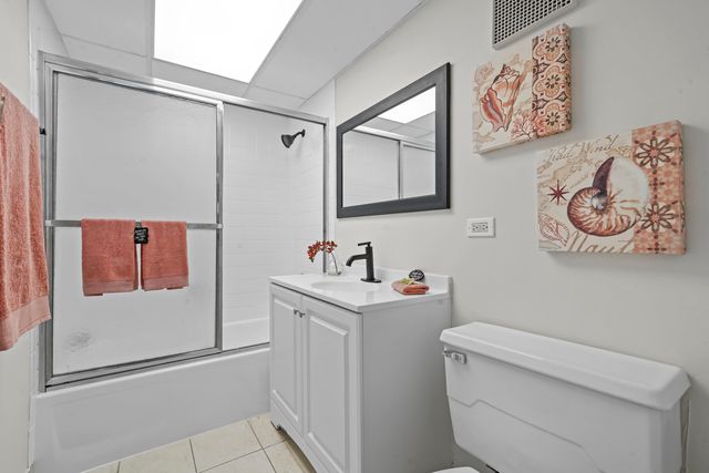 850 Des Plaines Avenue 207, Forest Park, IL 60130