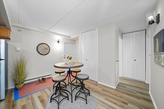 850 Des Plaines Avenue 207, Forest Park, IL 60130