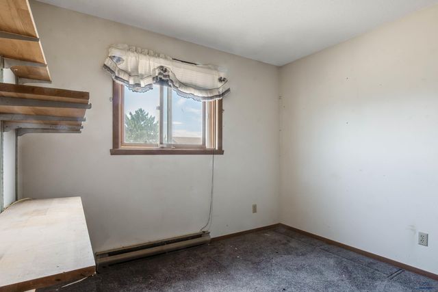 516 MEADOWLARK DR, Box Elder, SD 57719