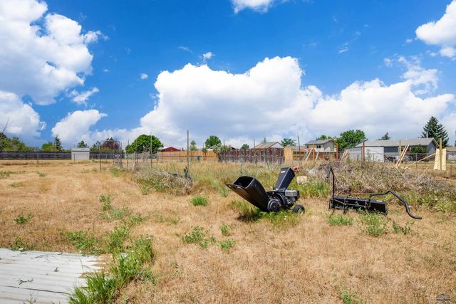 516 MEADOWLARK DR, Box Elder, SD 57719