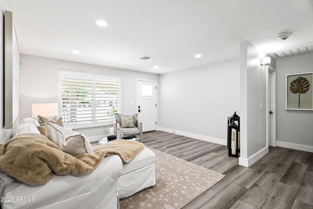 3840 E MULBERRY Drive, Phoenix, AZ 85018