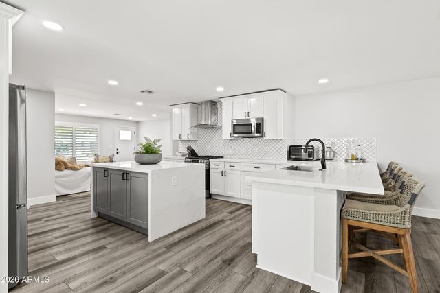 3840 E MULBERRY Drive, Phoenix, AZ 85018
