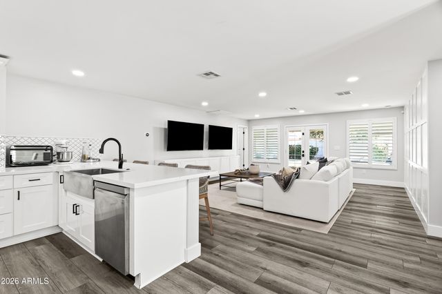 3840 E MULBERRY Drive, Phoenix, AZ 85018