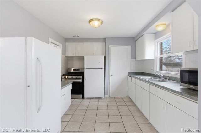 24351 Kipling Street, Oak Park, MI 48237