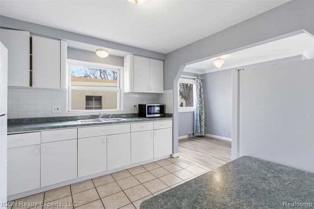 24351 Kipling Street, Oak Park, MI 48237