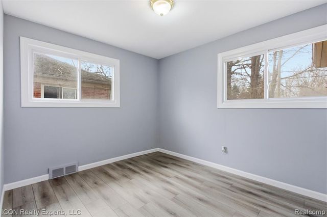 24351 Kipling Street, Oak Park, MI 48237