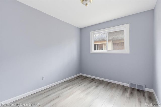 24351 Kipling Street, Oak Park, MI 48237