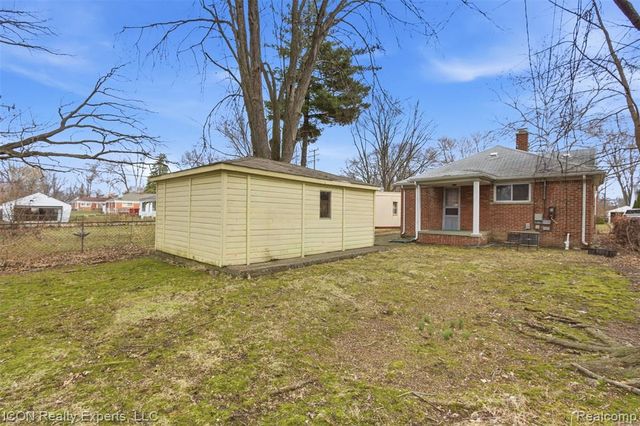 24351 Kipling Street, Oak Park, MI 48237