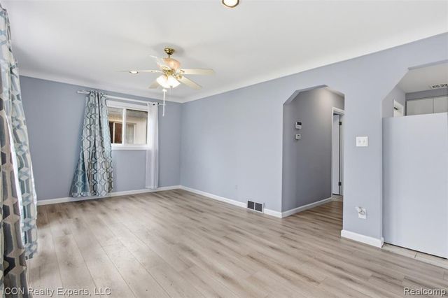 24351 Kipling Street, Oak Park, MI 48237