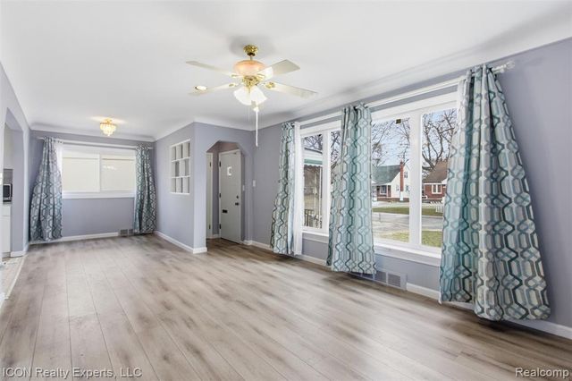 24351 Kipling Street, Oak Park, MI 48237