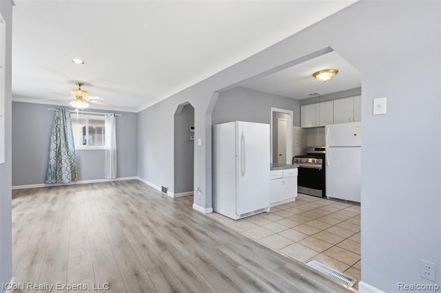 24351 Kipling Street, Oak Park, MI 48237