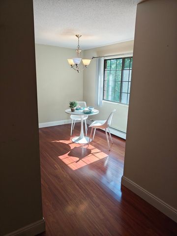 2320 Skyline Dr 18, Lowell, MA 01854