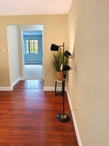 2320 Skyline Dr 18, Lowell, MA 01854