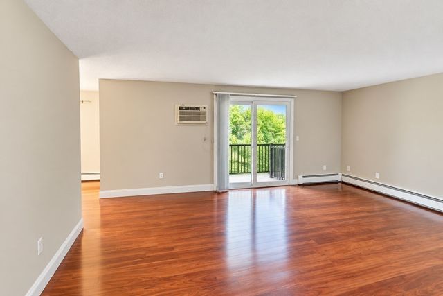 2320 Skyline Dr 18, Lowell, MA 01854