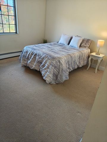 2320 Skyline Dr 18, Lowell, MA 01854