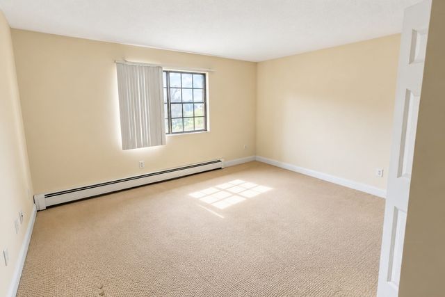 2320 Skyline Dr 18, Lowell, MA 01854