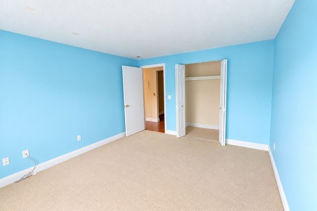 2320 Skyline Dr 18, Lowell, MA 01854