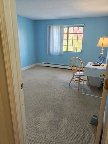 2320 Skyline Dr 18, Lowell, MA 01854