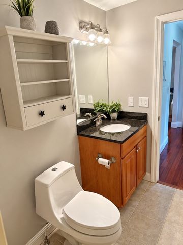 2320 Skyline Dr 18, Lowell, MA 01854