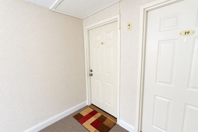 2320 Skyline Dr 18, Lowell, MA 01854