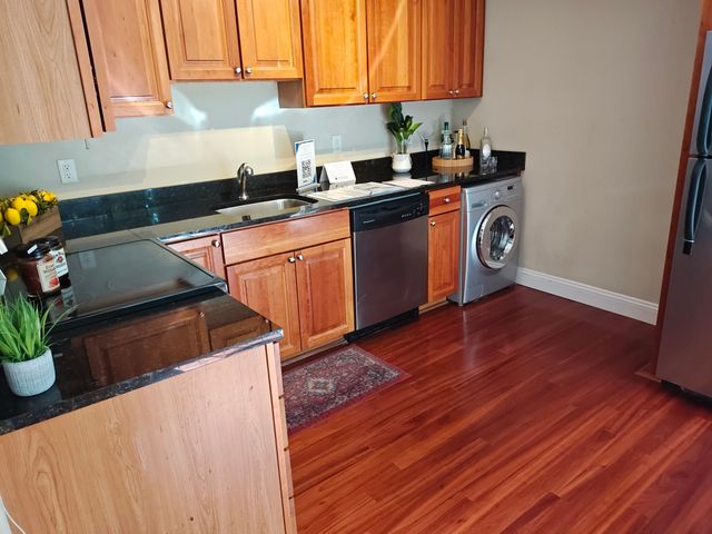 2320 Skyline Dr 18, Lowell, MA 01854