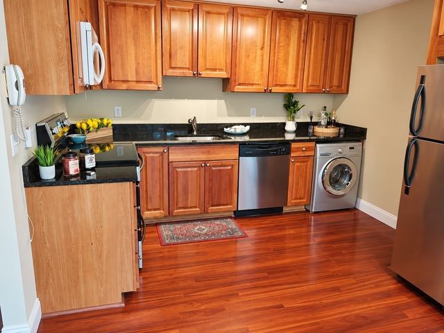 2320 Skyline Dr 18, Lowell, MA 01854