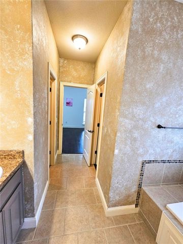 1300 Willow Bend Avenue, Bentonville, AR 72713