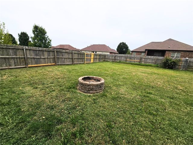 1300 Willow Bend Avenue, Bentonville, AR 72713