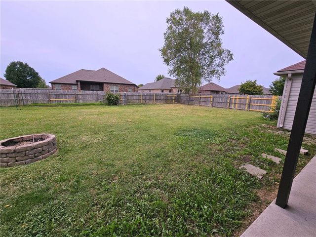 1300 Willow Bend Avenue, Bentonville, AR 72713