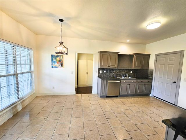 1300 Willow Bend Avenue, Bentonville, AR 72713