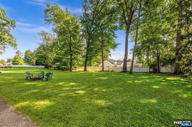 30 Smithfield Road, Waldwick, NJ 07463