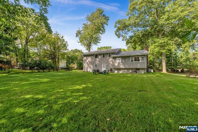 30 Smithfield Road, Waldwick, NJ 07463