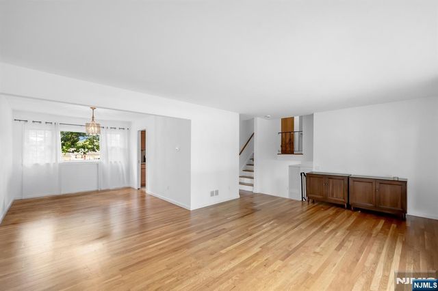 30 Smithfield Road, Waldwick, NJ 07463