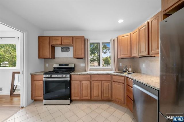 30 Smithfield Road, Waldwick, NJ 07463