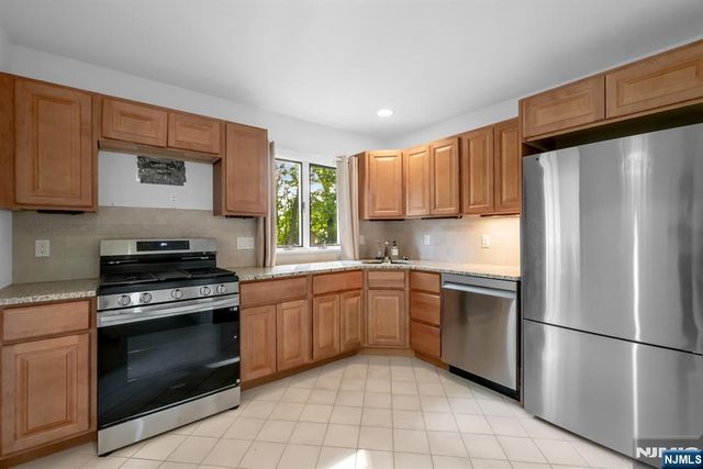 30 Smithfield Road, Waldwick, NJ 07463