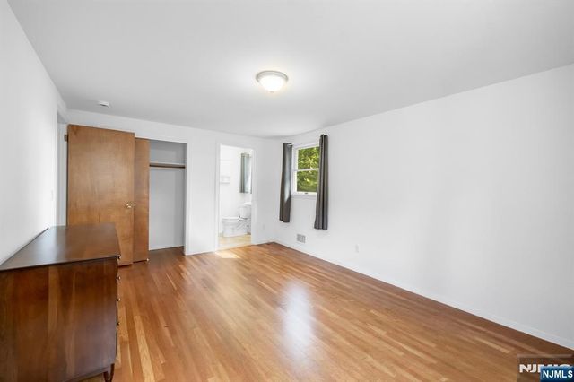 30 Smithfield Road, Waldwick, NJ 07463
