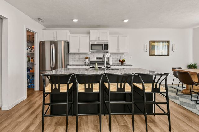 204 N Big Horn Road, Nixa, MO 65714