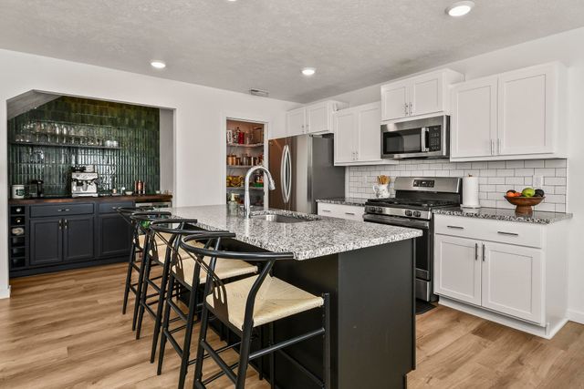 204 N Big Horn Road, Nixa, MO 65714