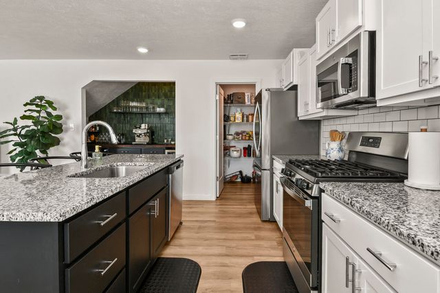 204 N Big Horn Road, Nixa, MO 65714
