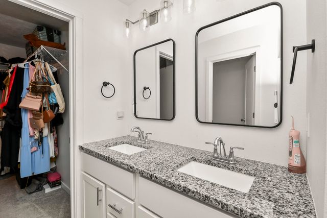 204 N Big Horn Road, Nixa, MO 65714