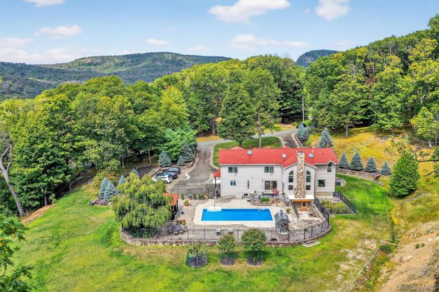 22 Skahen Drive, Tomkins Cove, NY 10986