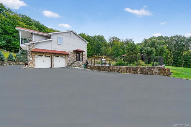 22 Skahen Drive, Tomkins Cove, NY 10986