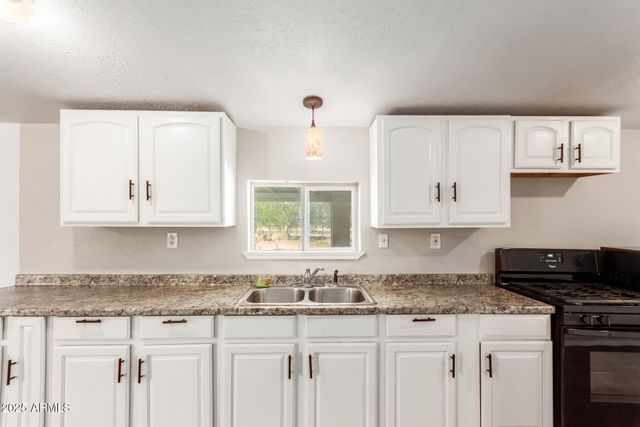 1099 S WARREN Road, Maricopa, AZ 85139